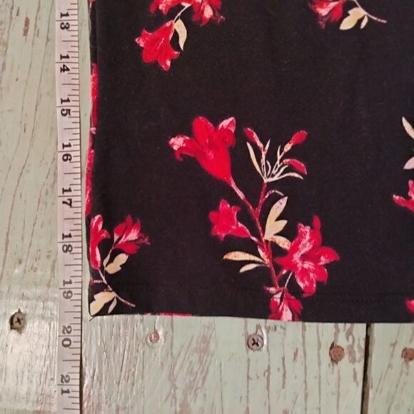 Time and Tru Women's Tank Jumpsuit Size L Black Red Floral - Picture 7 of 8